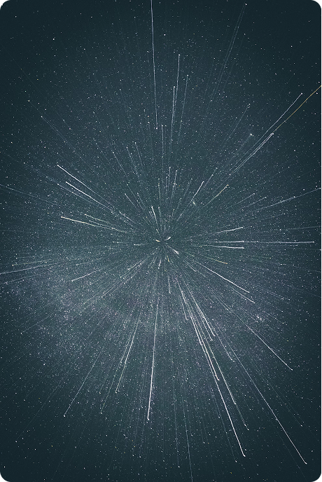 宇宙を素早く飛んでいる宇宙船からの眺め